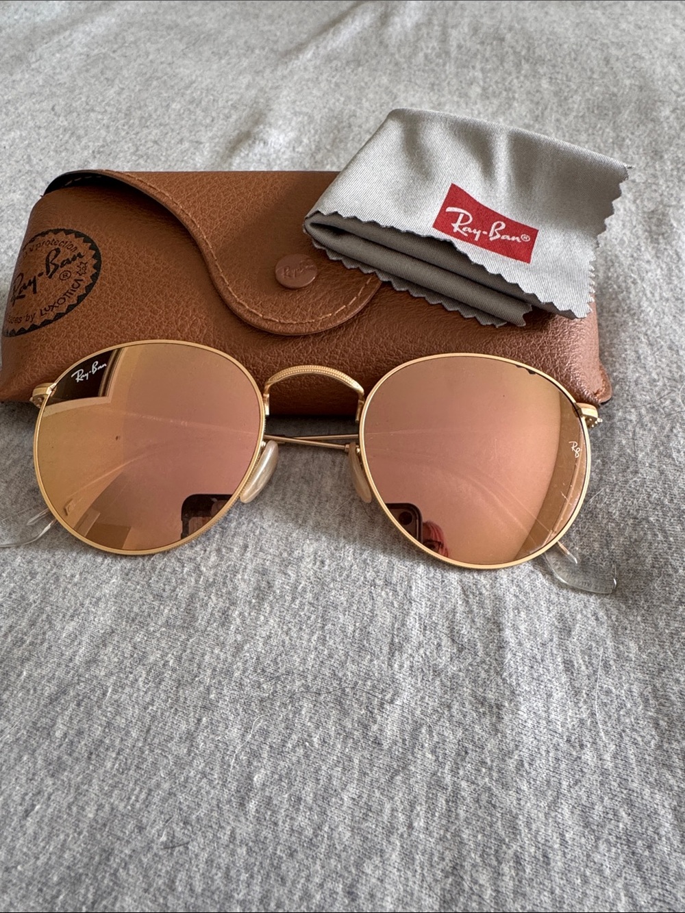 Ray-Ban Round Metal Sunglasses in Gold with Rose Mirror Lenses